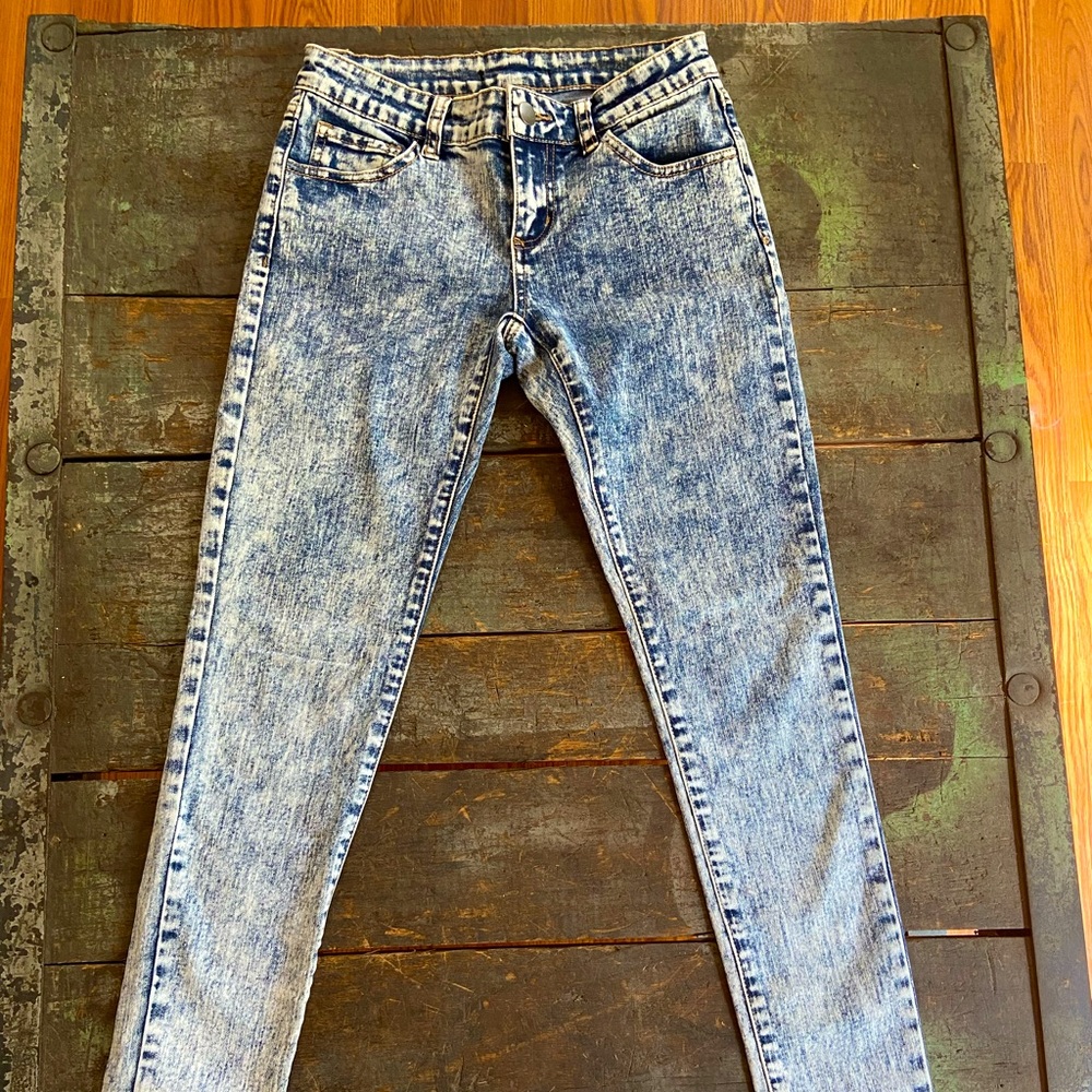 Acid wash skinny jeans